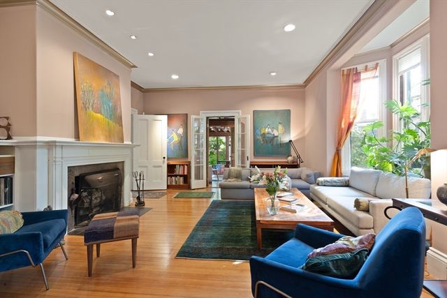 32 Hawthorn St 1, Cambridge, MA 02138