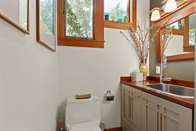 32 Hawthorn St 1, Cambridge, MA 02138