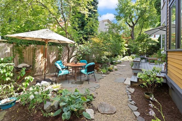 32 Hawthorn St 1, Cambridge, MA 02138