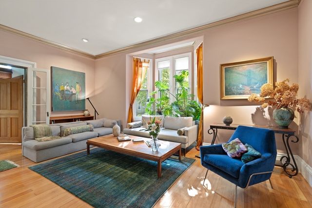 32 Hawthorn St 1, Cambridge, MA 02138