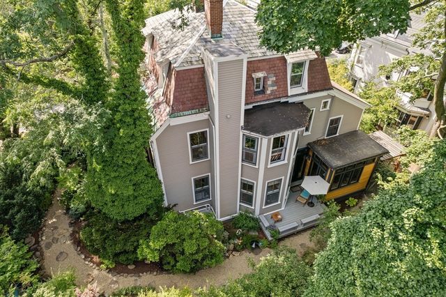 32 Hawthorn St 1, Cambridge, MA 02138