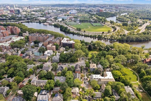 32 Hawthorn St 1, Cambridge, MA 02138