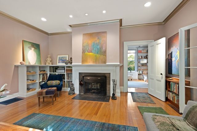 32 Hawthorn St 1, Cambridge, MA 02138