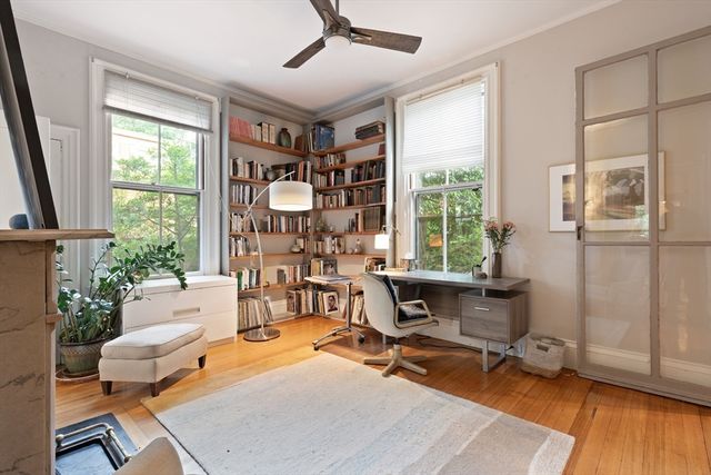 32 Hawthorn St 1, Cambridge, MA 02138