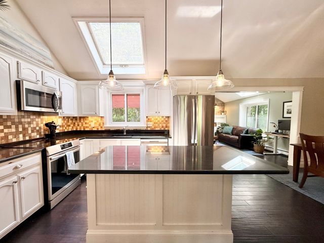 31 Childs St, Barnstable, MA 02632