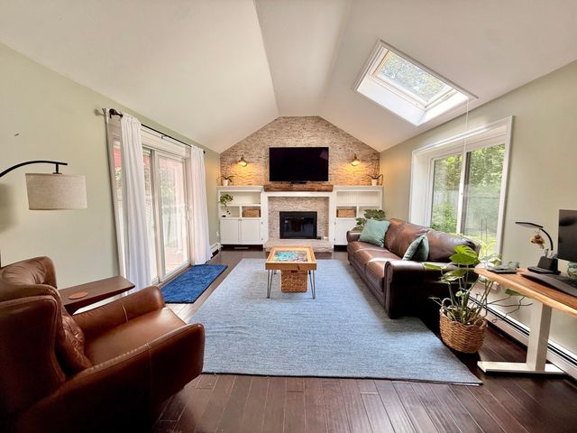 31 Childs St, Barnstable, MA 02632