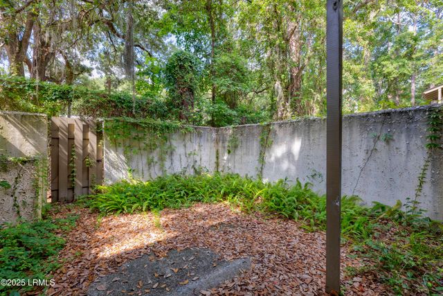 400 William Hilton Pkwy Apt 110, Hilton Head Island, SC 29926