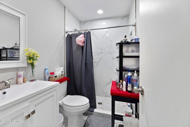 400 William Hilton Pkwy Apt 110, Hilton Head Island, SC 29926