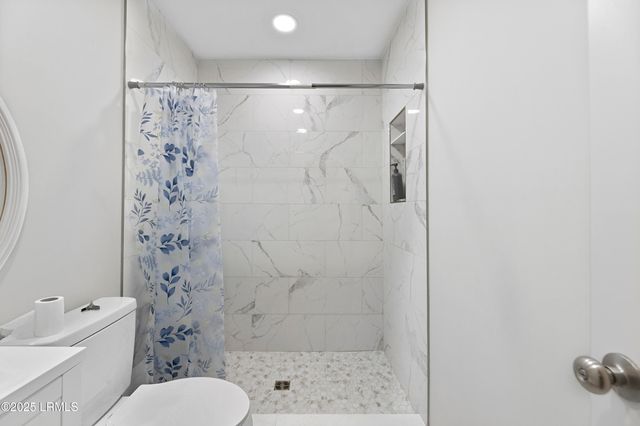 400 William Hilton Pkwy Apt 110, Hilton Head Island, SC 29926