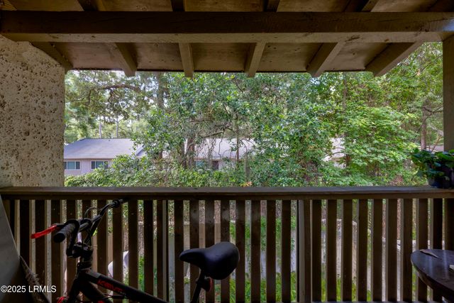 400 William Hilton Pkwy Apt 110, Hilton Head Island, SC 29926