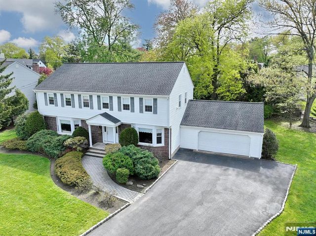 544 Hague Court, Oradell, NJ 07649