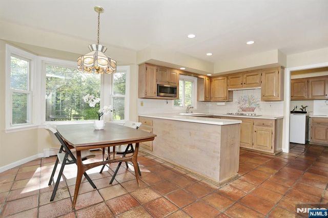 544 Hague Court, Oradell, NJ 07649