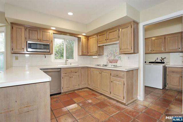 544 Hague Court, Oradell, NJ 07649