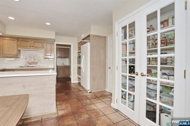 544 Hague Court, Oradell, NJ 07649