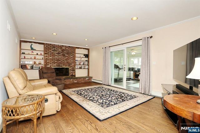 544 Hague Court, Oradell, NJ 07649