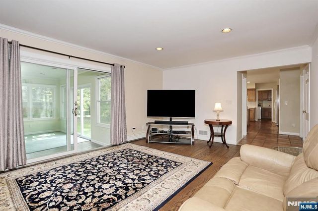 544 Hague Court, Oradell, NJ 07649