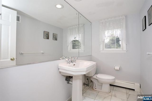 544 Hague Court, Oradell, NJ 07649
