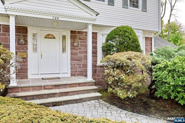544 Hague Court, Oradell, NJ 07649