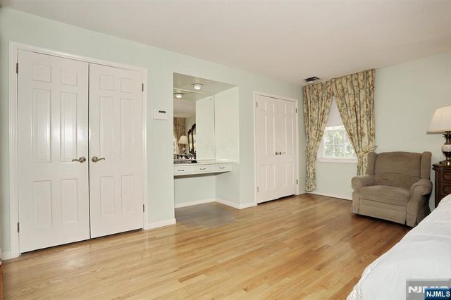 544 Hague Court, Oradell, NJ 07649
