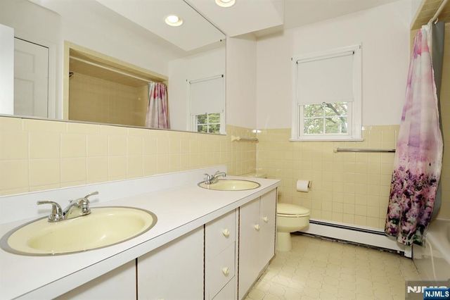 544 Hague Court, Oradell, NJ 07649
