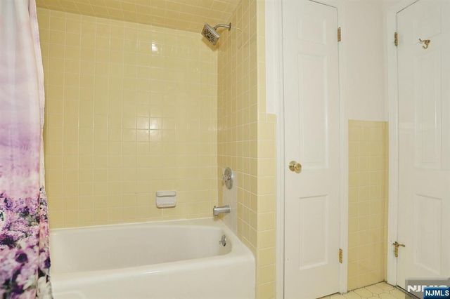 544 Hague Court, Oradell, NJ 07649