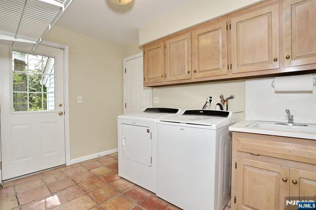 544 Hague Court, Oradell, NJ 07649