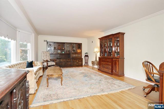 544 Hague Court, Oradell, NJ 07649