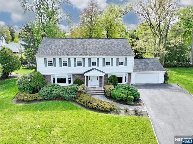 544 Hague Court, Oradell, NJ 07649
