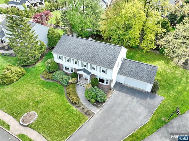 544 Hague Court, Oradell, NJ 07649