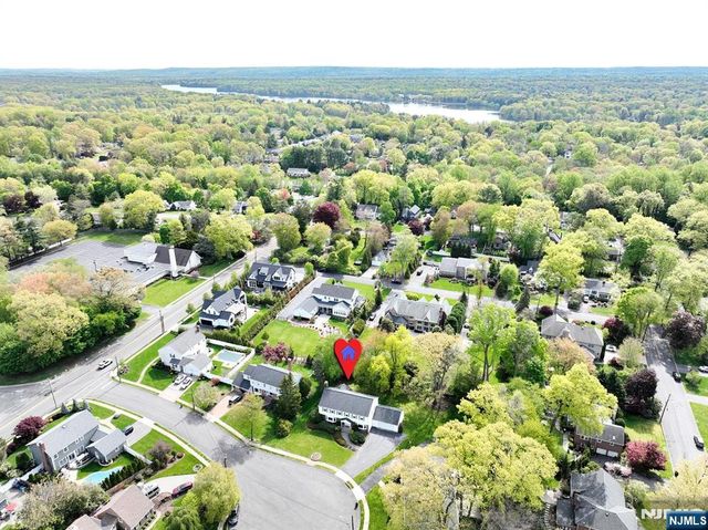 544 Hague Court, Oradell, NJ 07649