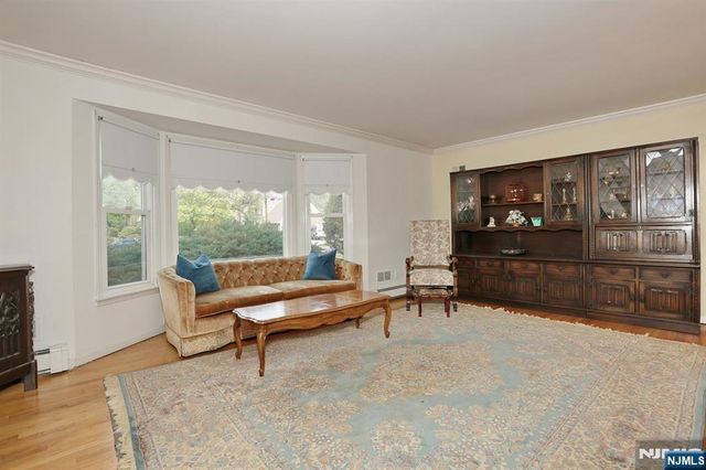 544 Hague Court, Oradell, NJ 07649