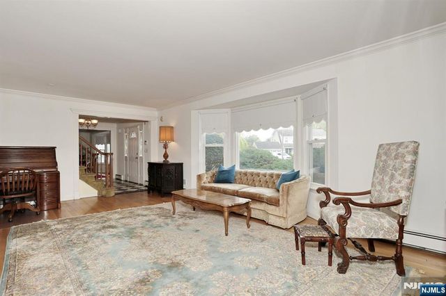 544 Hague Court, Oradell, NJ 07649
