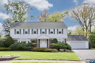 544 Hague Court, Oradell, NJ 07649