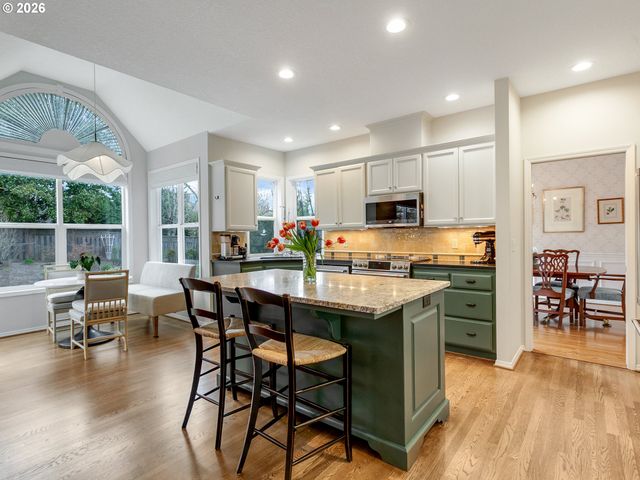 22515 PONDERAY Dr, West Linn, OR 97068