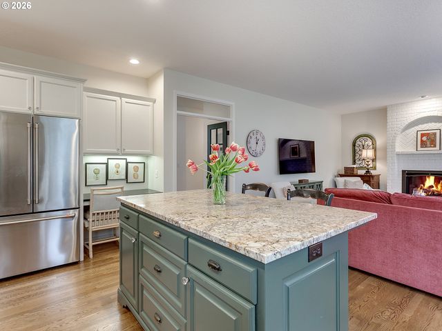 22515 PONDERAY Dr, West Linn, OR 97068