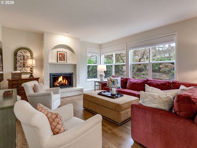 22515 PONDERAY Dr, West Linn, OR 97068