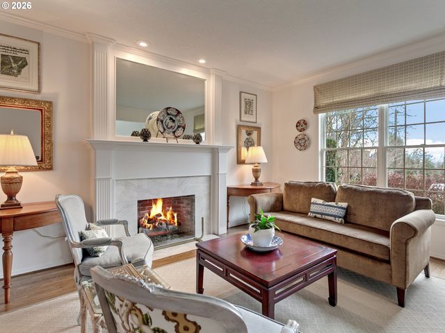 22515 PONDERAY Dr, West Linn, OR 97068