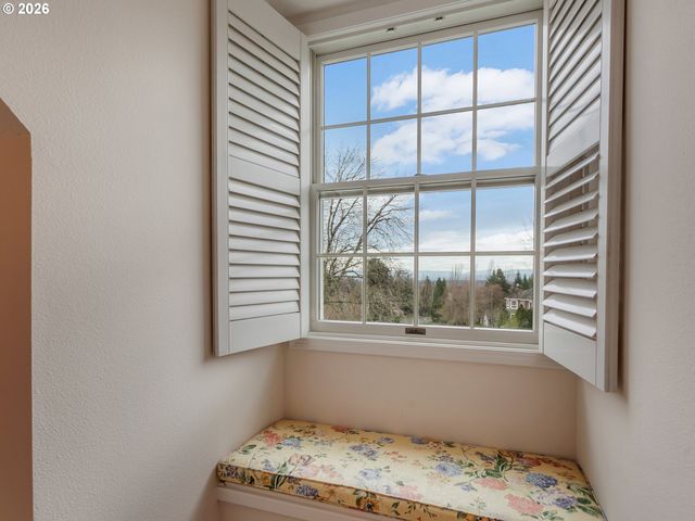 22515 PONDERAY Dr, West Linn, OR 97068