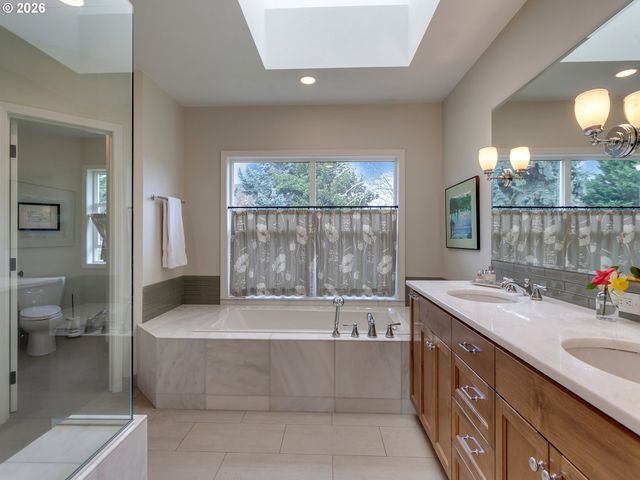 22515 PONDERAY Dr, West Linn, OR 97068