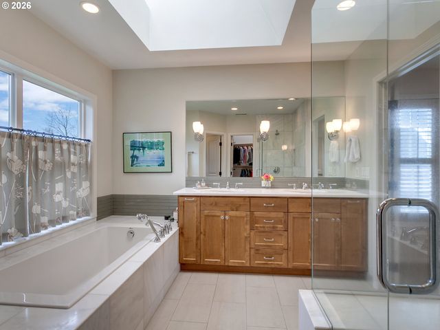 22515 PONDERAY Dr, West Linn, OR 97068