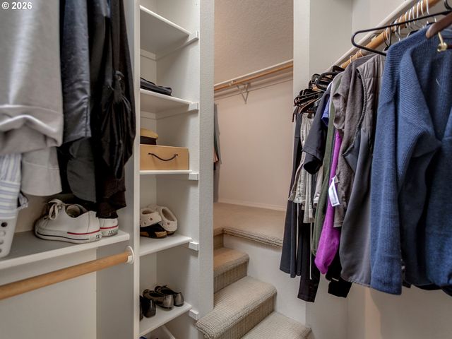 22515 PONDERAY Dr, West Linn, OR 97068