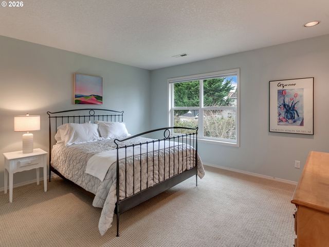 22515 PONDERAY Dr, West Linn, OR 97068