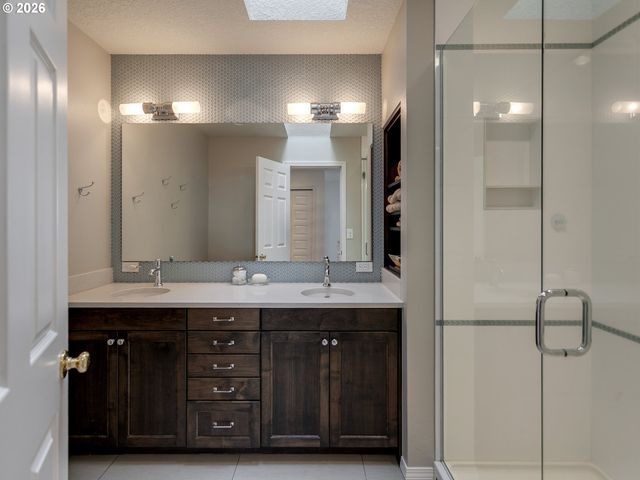 22515 PONDERAY Dr, West Linn, OR 97068