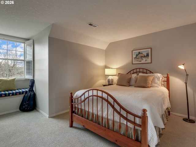 22515 PONDERAY Dr, West Linn, OR 97068