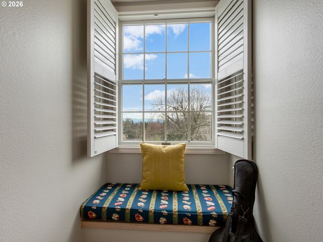 22515 PONDERAY Dr, West Linn, OR 97068