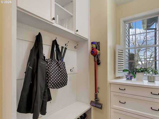 22515 PONDERAY Dr, West Linn, OR 97068