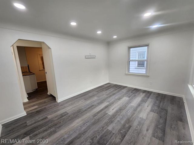 8244 Heyden Street, Detroit, MI 48228