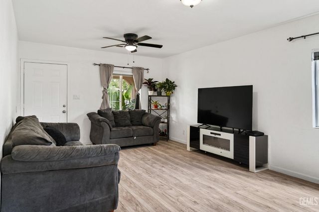 302 Eye Street, Bakersfield, CA 93304