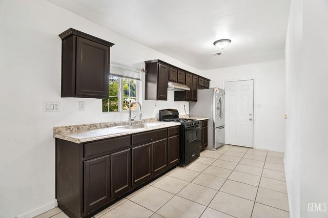 302 Eye Street, Bakersfield, CA 93304