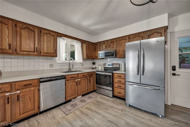 127 Edgefield Drive, Elyria, OH 44035